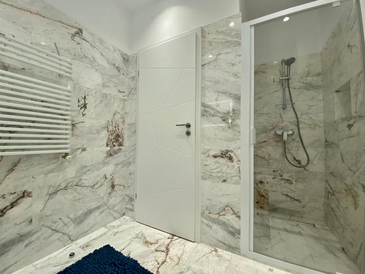 Valy Apartments Summerland Mamaia Bagian luar foto