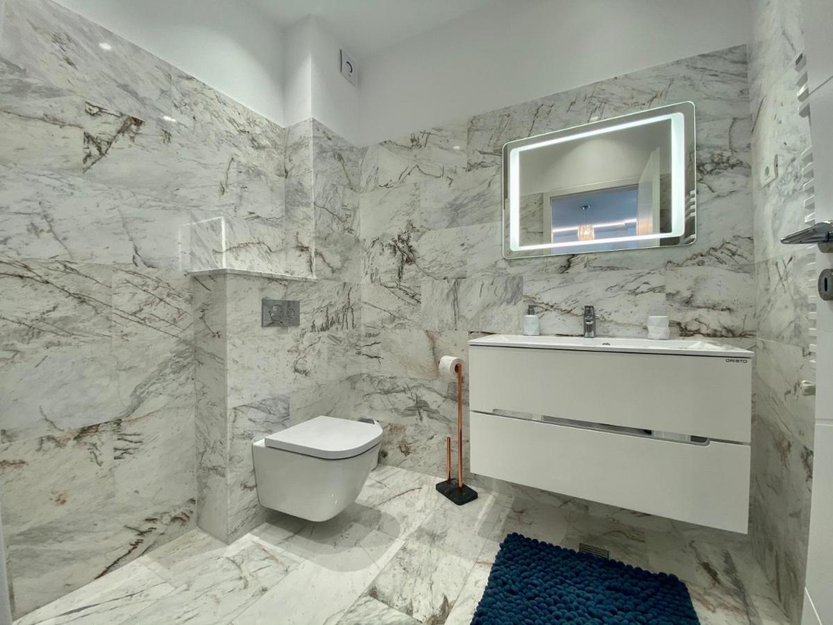 Valy Apartments Summerland Mamaia Bagian luar foto