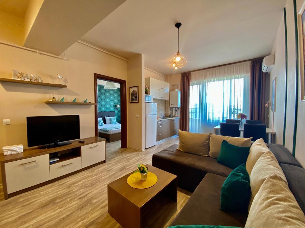 Valy Apartments Summerland Mamaia Bagian luar foto