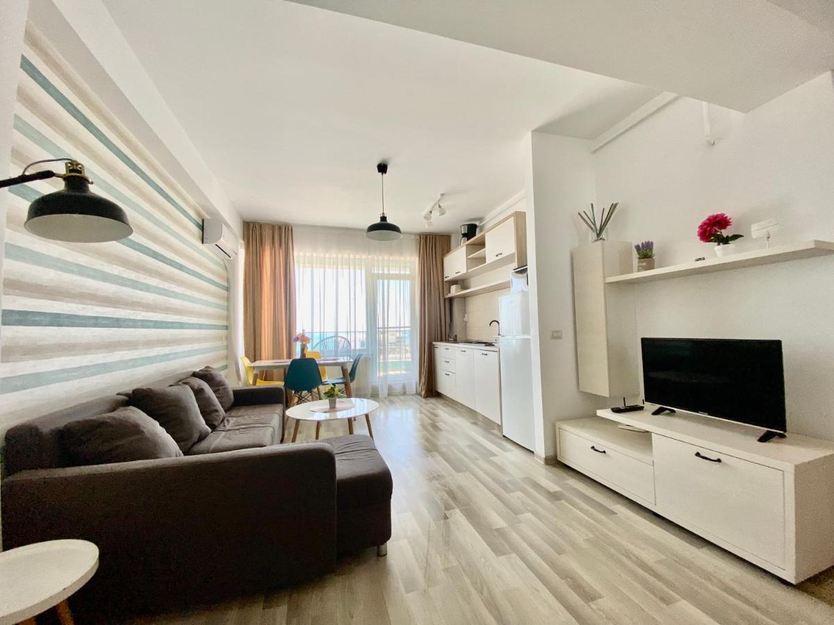 Valy Apartments Summerland Mamaia Bagian luar foto