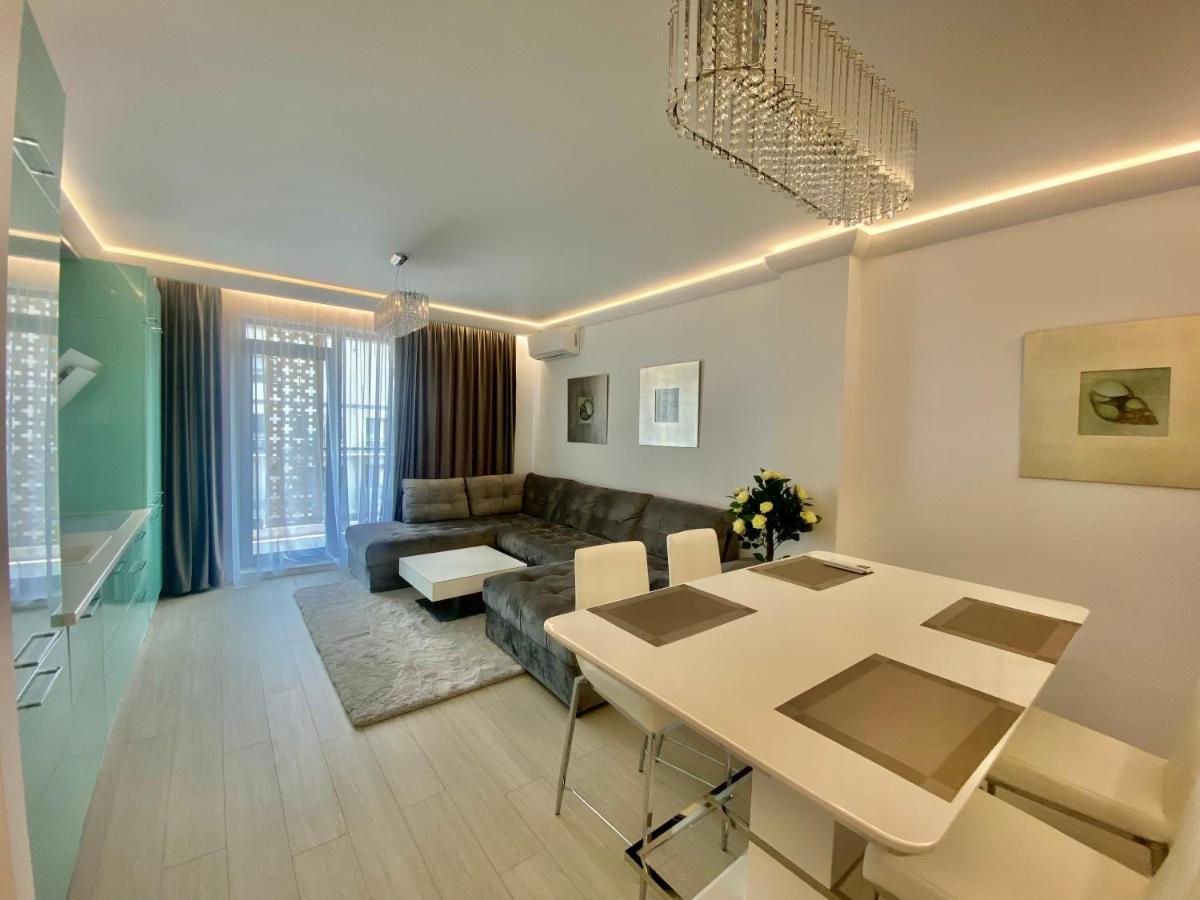 Valy Apartments Summerland Mamaia Bagian luar foto