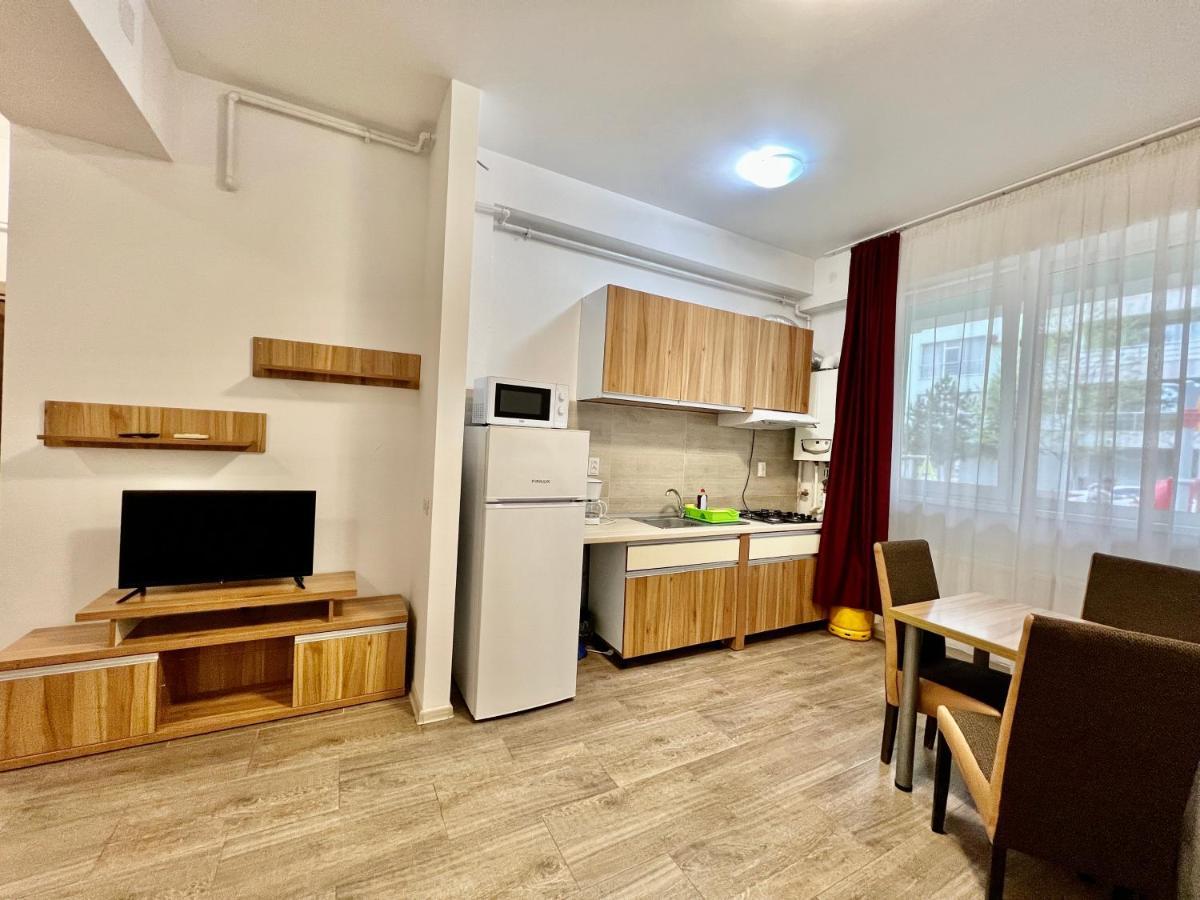 Valy Apartments Summerland Mamaia Bagian luar foto